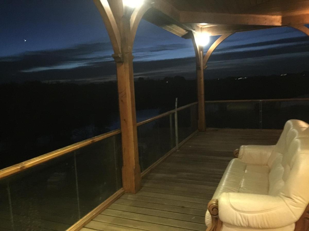 La Decouverte, Jacuzzi, Sauna, Et Terrasse Avec Vue Sur Lac A La Campagne Entre Toulouse Et Auch Villa Catonvielle Buitenkant foto